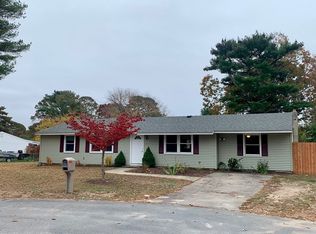 8 Suzanne Cir, Wareham, MA 02571