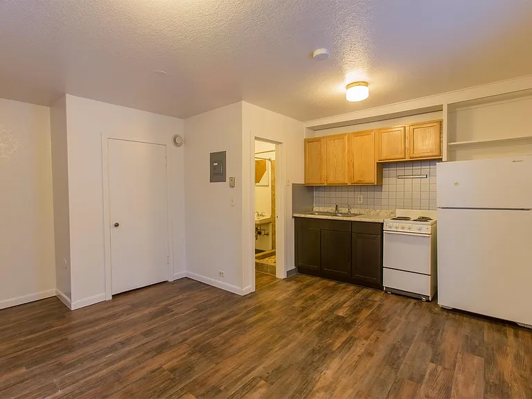 1500 4th Ave #4 — Photo 2