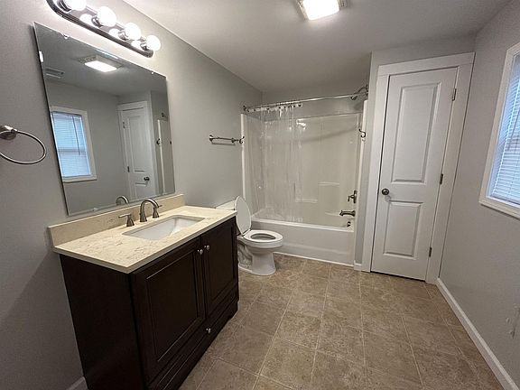 4th image of 121 Walker St