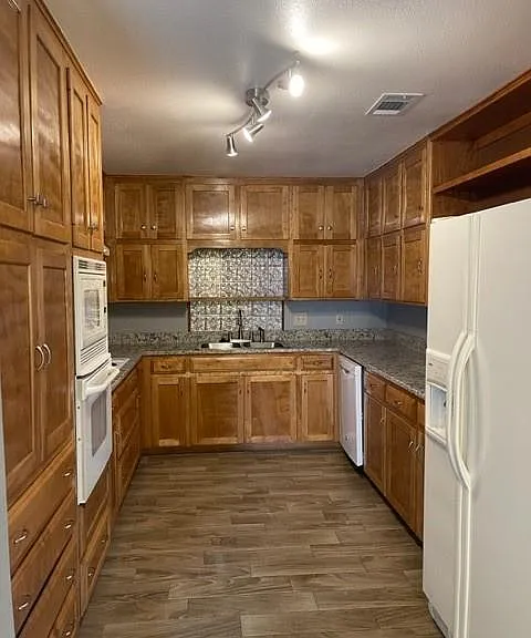 609 Williamsburg Ct #609 — Photo 5