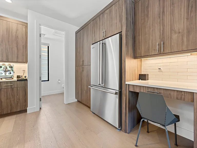 2457 Walnut St — Photo 9