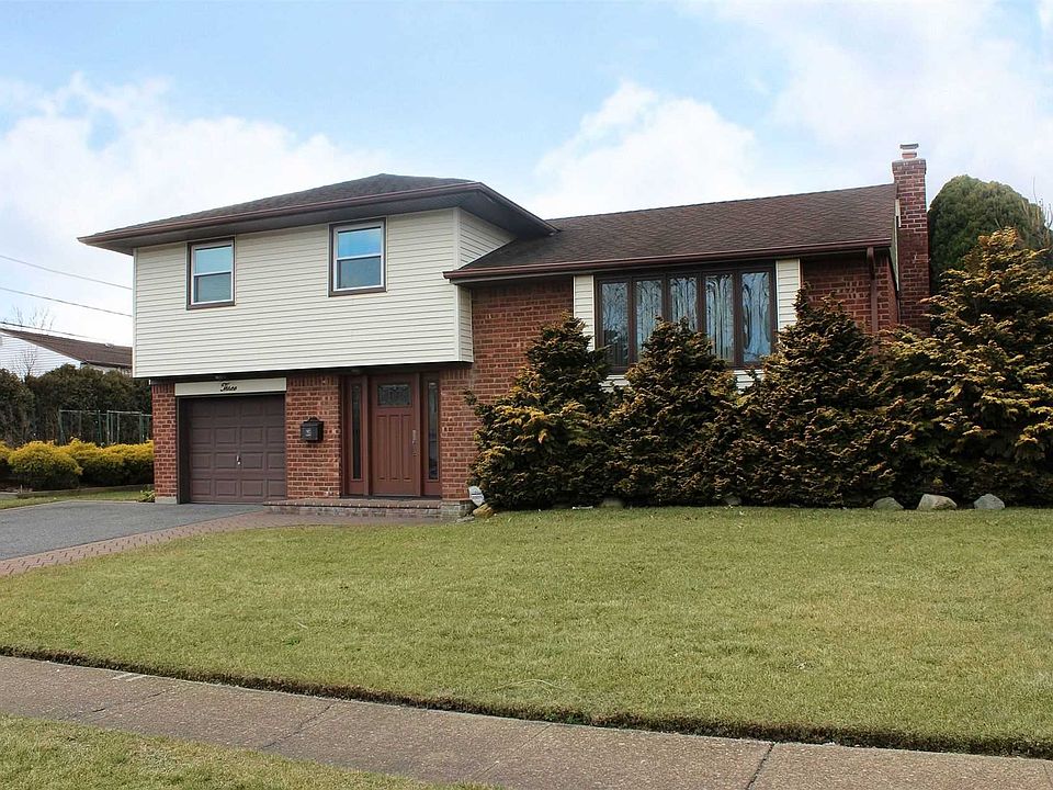 1st image of 3 Amherst Dr