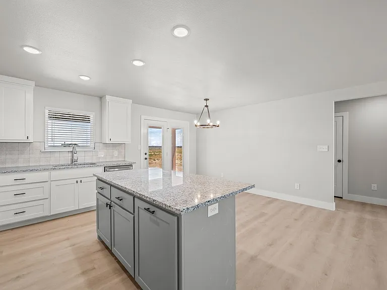 10505 East Cres #7400 — Photo 37