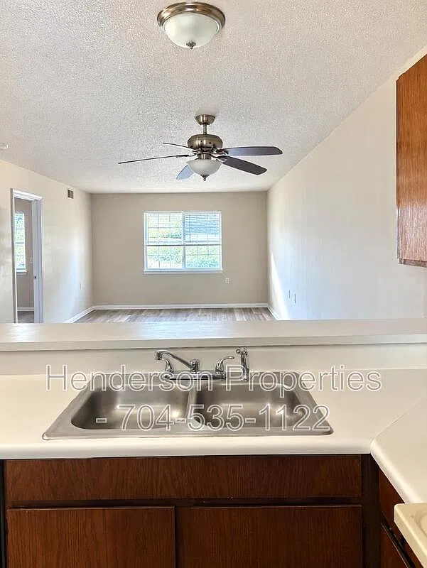 2 bed, 2.0 bath, 900 sqft, $1,350 — Photo 1