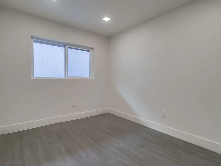 4774-80 W Point Loma Blvd — Photo 14