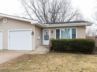 1716 Maple Ln, Elgin, IL 60123
