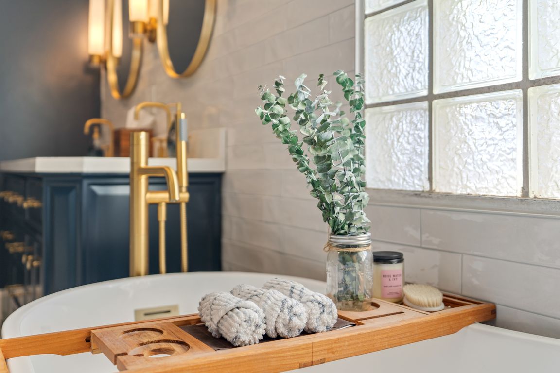 next background image