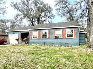 136 Gardner Dr, Palestine, TX 75803