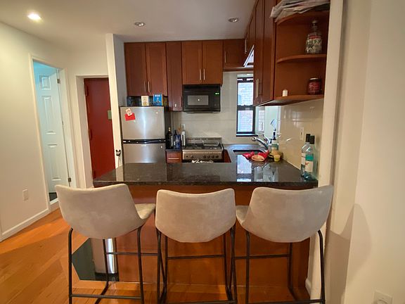 4th image of 154 Allen St APT 3C
