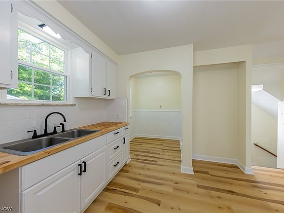 3rd image of 2188 Cranston Rd