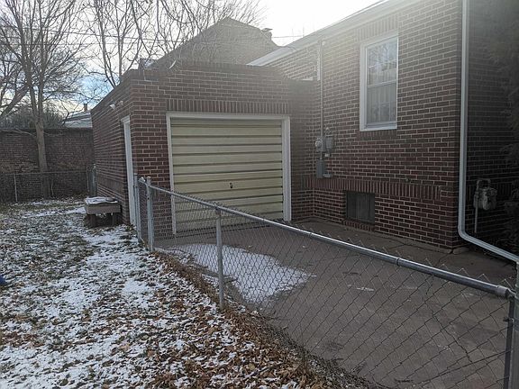 5th image of 721 W 1st St