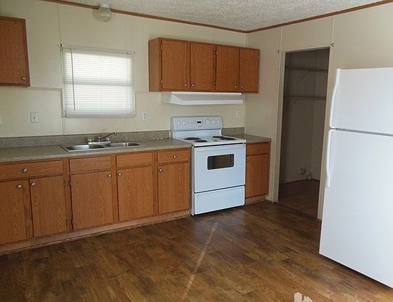 2nd image of 7012 Glen Cove Dr