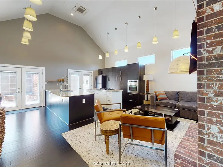 217 N Houston Ave — Photo 26
