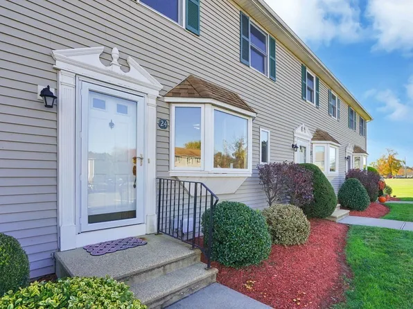 55 Pleasant St APT 24, Granby, MA 01033