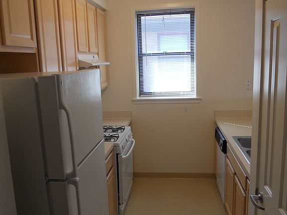 2nd image of 3816 S Cottage Grove Ave APT 101