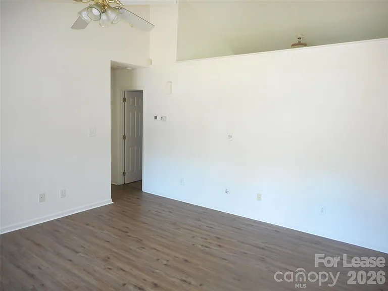 5901 Meadow Hill Dr — Photo 16