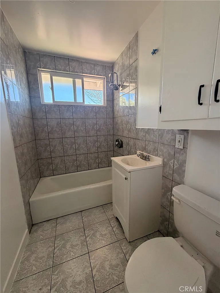 3 bed, 1008 sqft, $3,100 — Photo 4