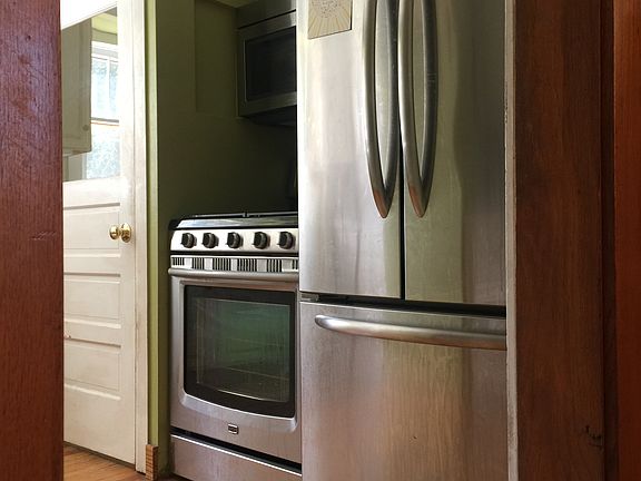 3rd image of 111 Crescent Blvd