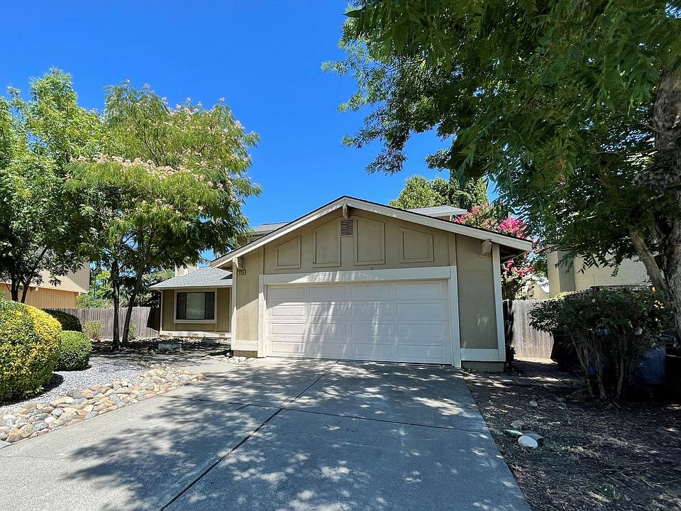 1st image of 125 Woodstock Cir