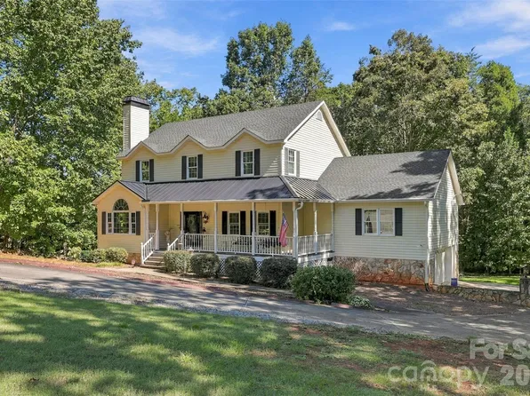 6227 Winds Ct, Clover, SC 29710
