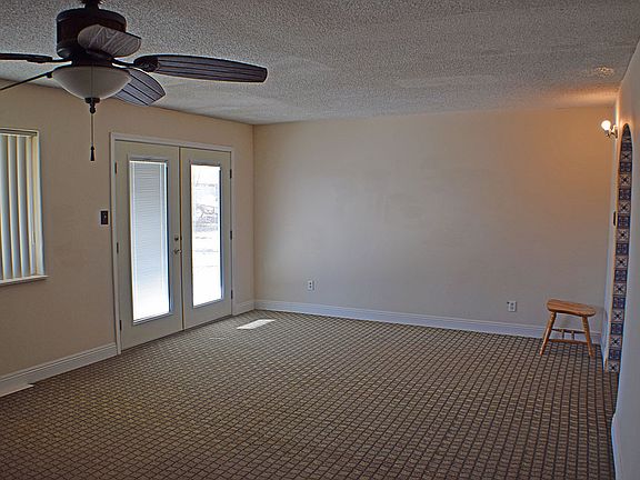 3rd image of 1129 W Castillo Ave