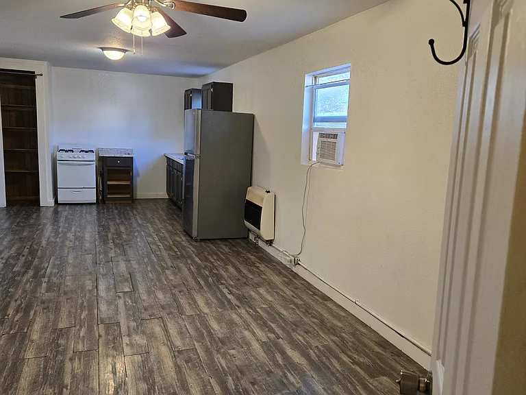 330 W Coler St #G — Photo 18