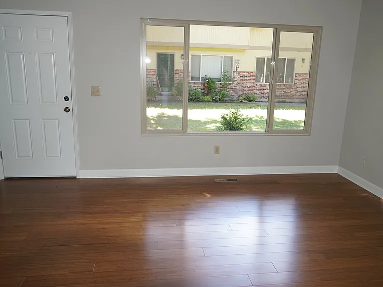 Willamette Center — Photo 12