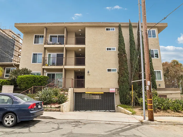 1209 Hueneme St #9 — Photo 30