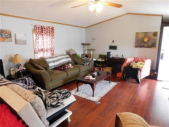 4th image of 211 Brown St