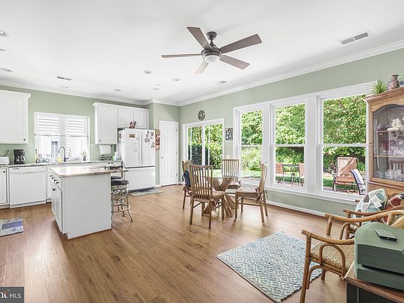 4th image of 159 Smithfield Way