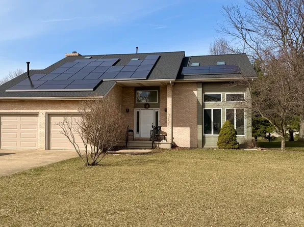 120 W Grandin Rd, Morris, IL 60450