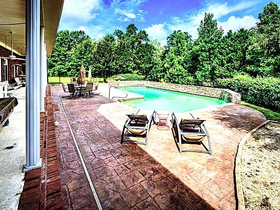 3rd image of 218 Whisper Ln