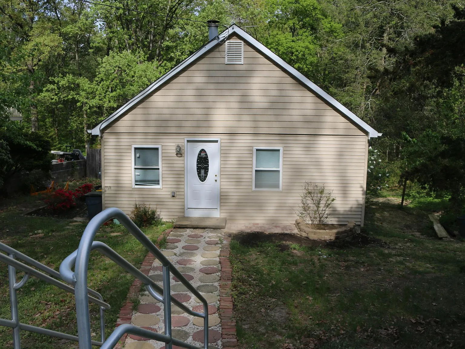 2 bed, 600 sqft, $2,200 — Photo 1