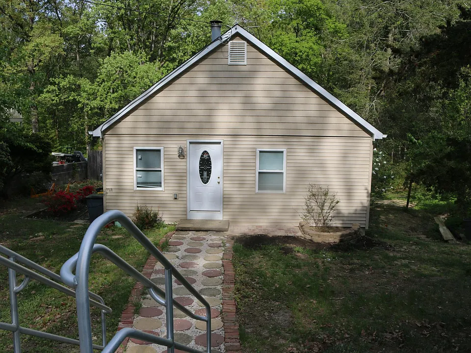 1653 Lake Ave
