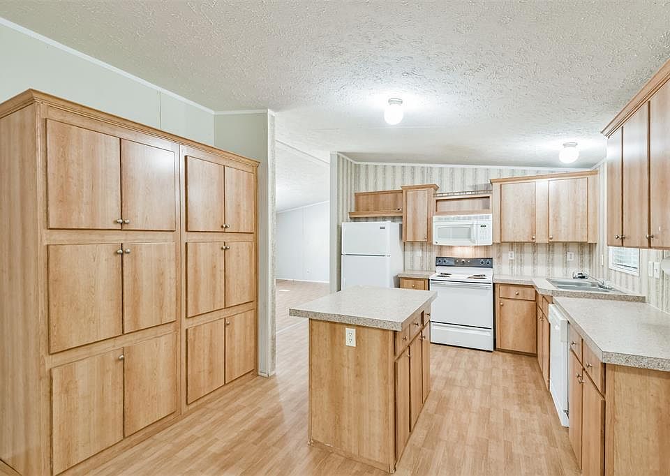 1st image of 81 Myrtie Dr