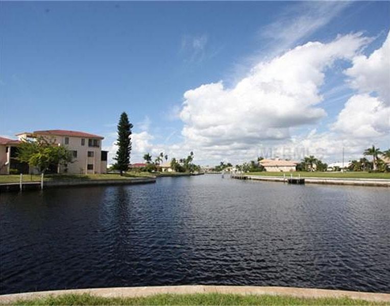 1st image of 338 Palm Isles Ct