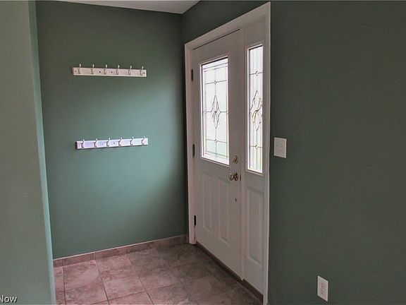 4th image of 379 Jefferson Point