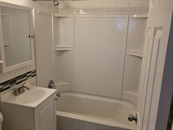 5th image of 451 Cleveland St