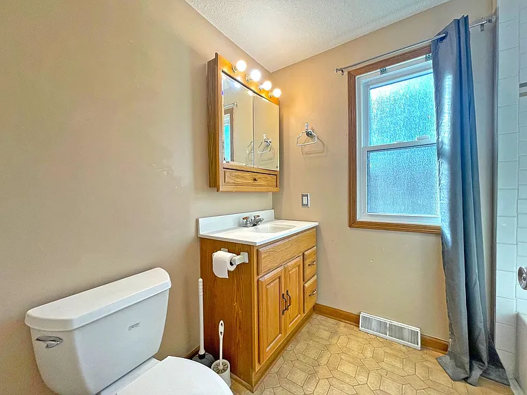 2775 Kirkwood Ln N — Photo 15