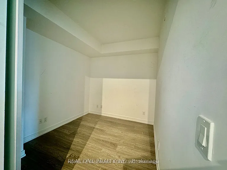 19 Western Battery Rd #Penthouse 03 — Photo 6