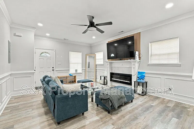 3 bed, 2.5 bath, 1380 sqft, $2,600 — Photo 4