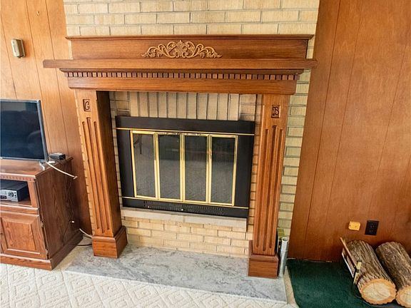 4th image of 8 Kenwood Dr