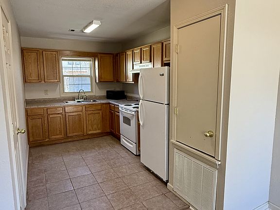 4th image of 819 W Matthews Ave #2