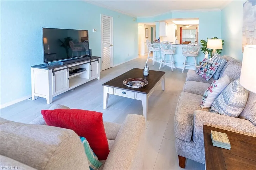 3 bed, 2.0 bath, 1374 sqft, $6,500 — Photo 1