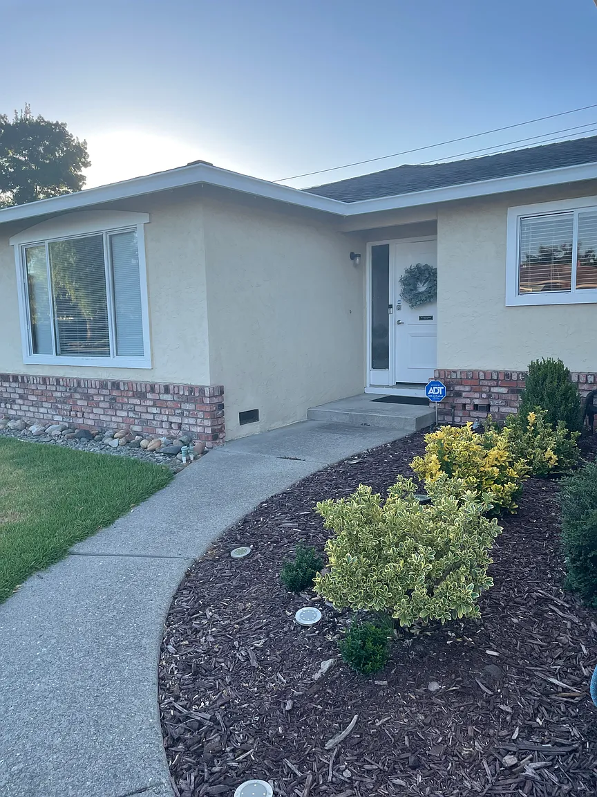 2945 Springdale Ln photo 1