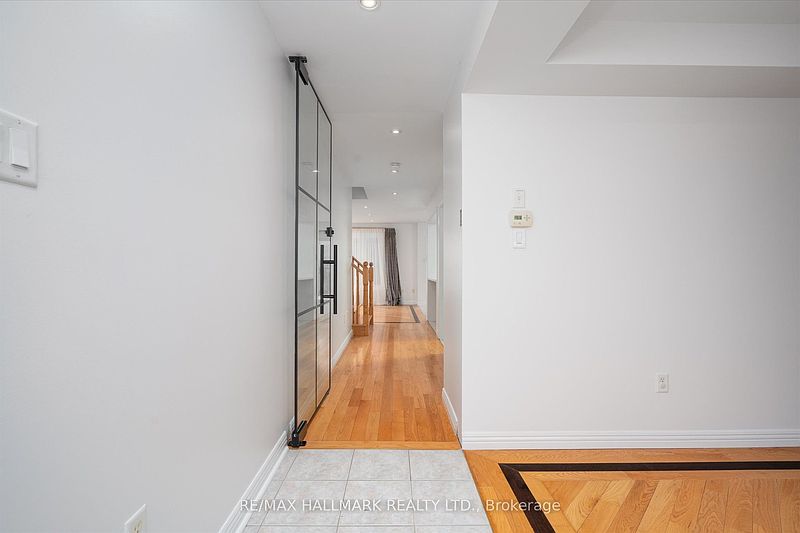 Toronto House for rent - 4 Bedrooms — photo 7
