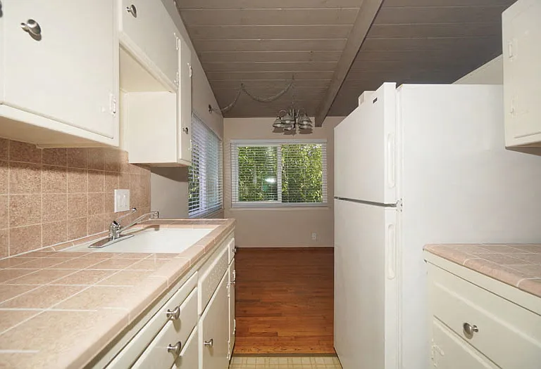 559 Matadero Ave — Photo 7