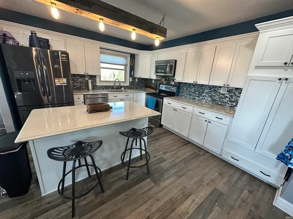 2154 W Rimmel Rd, Kendallville, IN 46755