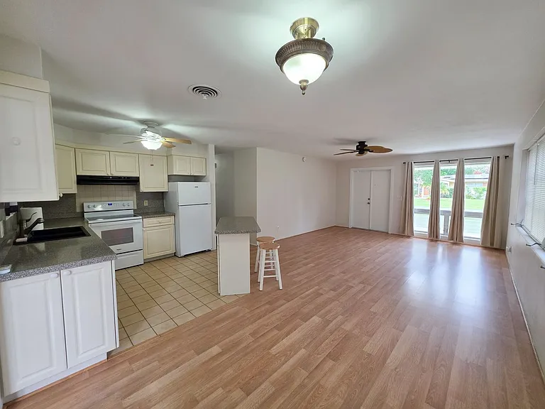 1715 41st Ave — Photo 3