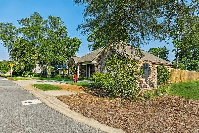 4 bed, 2218 sqft, $3,400 — Photo 4